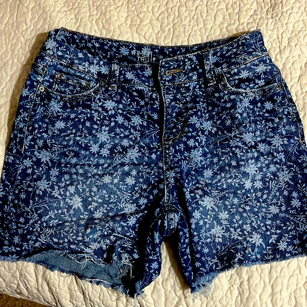Two pair of women’s shorts size 2, like new condition